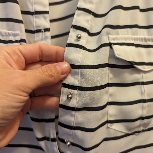 Black and white blouse size M, Danielrainn - Picture 2 of 6